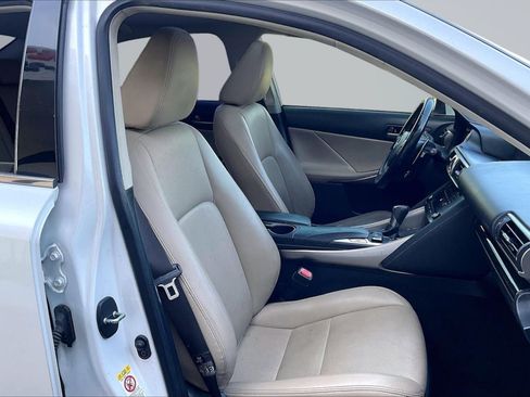 Used 2018 Lexus IS 300 w/ Comfort Package RWD image 7