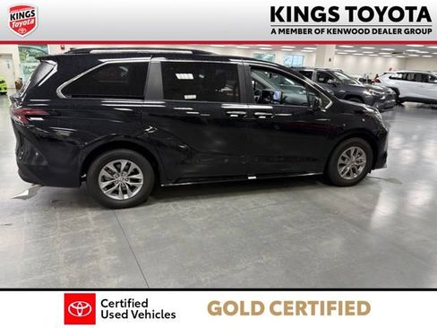 Used 2023 Toyota Sienna XLE FWD image 9