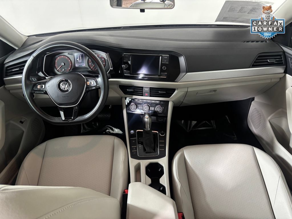 Used 2019 Volkswagen Jetta SE w/ Cold Weather Package FWD image 16