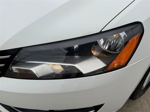 Used 2015 Volkswagen Passat 1.8T Limited Edition FWD image 17