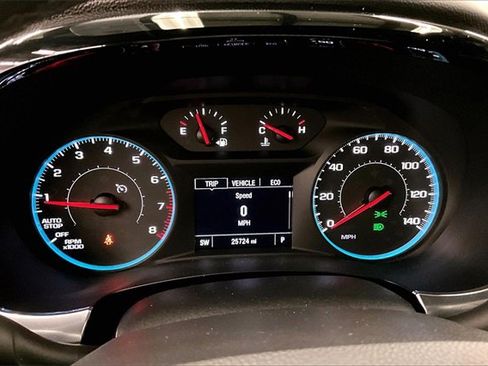 Used 2023 Chevrolet Traverse LT image 25