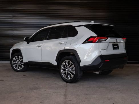 Used 2022 Toyota RAV4 XLE Premium FWD image 3