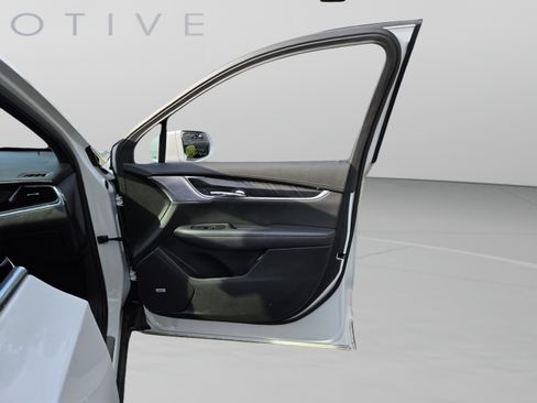 Used 2020 Cadillac XT6 Premium Luxury FWD image 28