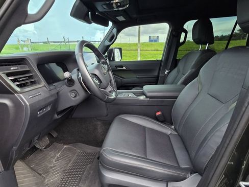 Used 2024 Lexus GX 550 AWD/4WD image 11