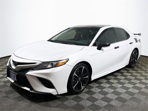 Used 2018 Toyota Camry XSE w/ Driver Assist Package image 4