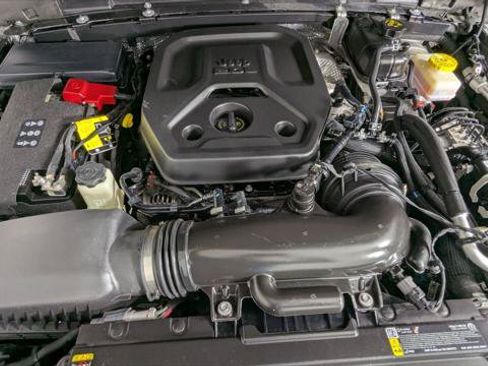 Used 2025 Jeep Wrangler Unlimited Sahara AWD/4WD image 34