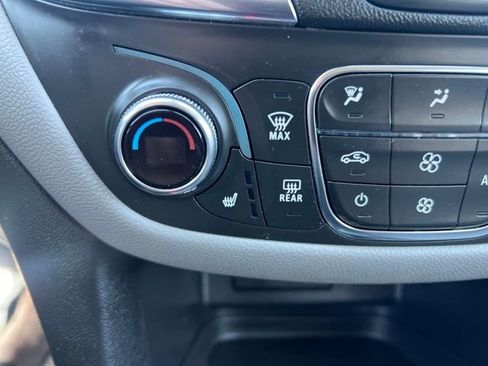 Used 2021 Chevrolet Equinox LT image 22