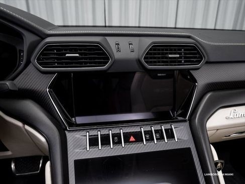 Used 2024 Lamborghini Urus S AWD/4WD image 40