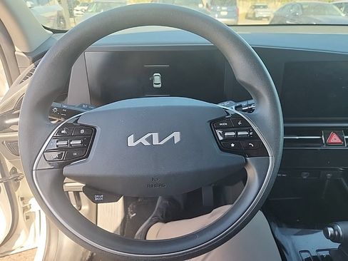 Certified 2025 Kia Niro LX FWD image 22