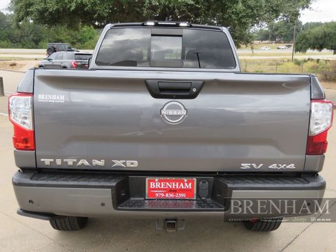 Used 2023 Nissan Titan SV w/ SV Convenience Package image 5