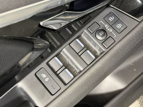 Used 2023 Land Rover Range Rover Evoque R-Dynamic S AWD/4WD image 28
