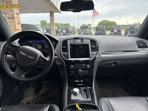 Used 2018 Chrysler 300 S w/ 300S Premium Group 2 AWD/4WD image 4