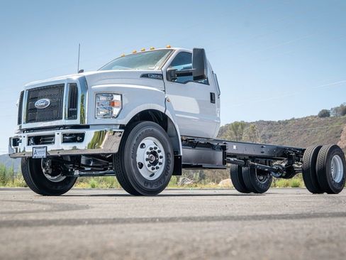 New 2026 Ford F650 2WD Regular Cab Super Duty image 3