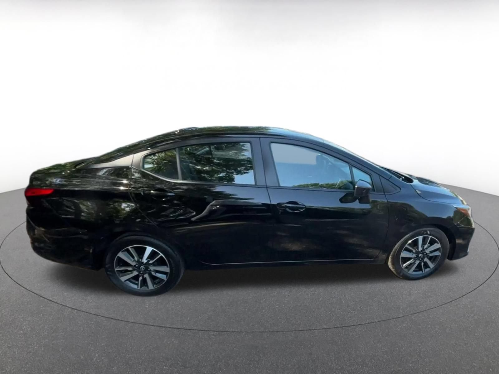 Used 2025 Nissan Versa SV FWD image 15