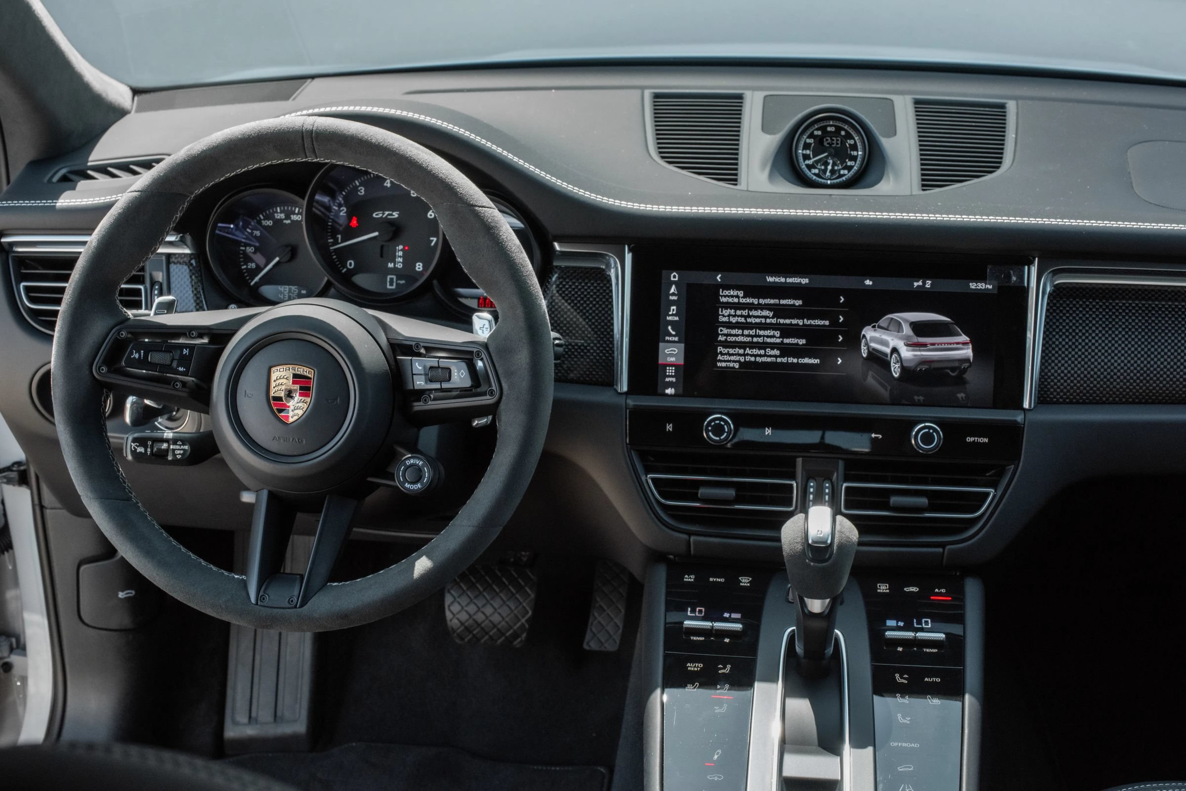 Used 2026 Porsche Macan GTS AWD/4WD image 10