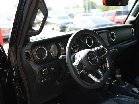 Used 2023 Jeep Wrangler Unlimited Sahara w/ Cold Weather Group AWD/4WD image 16