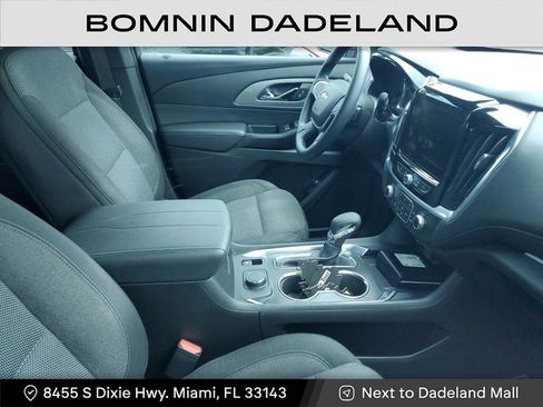 Used 2023 Chevrolet Traverse LT image 12