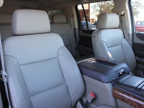 Used 2015 Chevrolet Suburban LTZ image 34