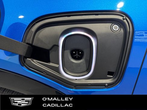 New 2026 Cadillac Optiq Luxury 2 image 24
