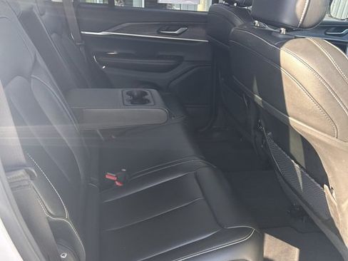 Used 2023 Jeep Grand Cherokee Limited AWD/4WD image 14