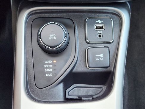 Used 2019 Jeep Compass Latitude image 19