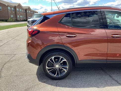 Used 2020 Buick Encore GX Essence image 6