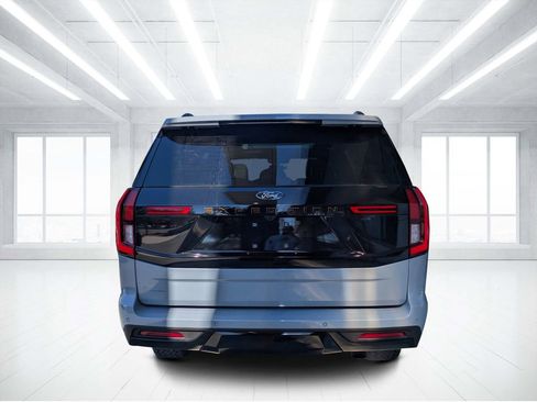 Used 2025 Ford Expedition Tremor image 3