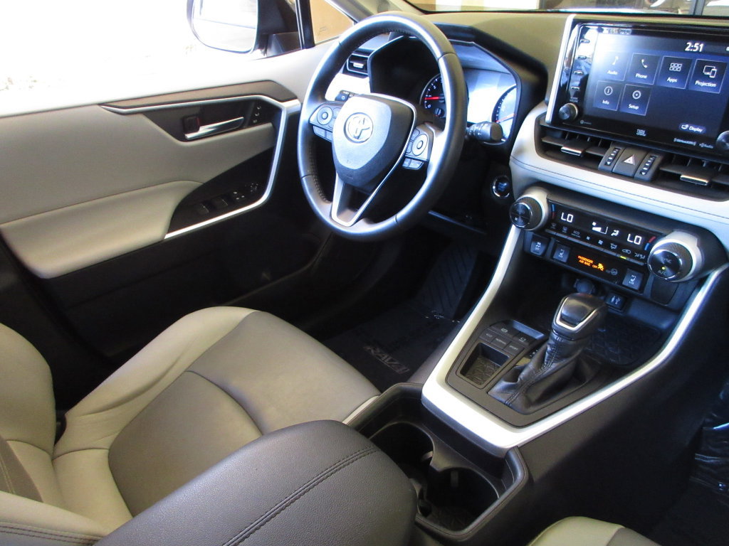 Used 2019 Toyota RAV4 XLE Premium w/ Cold Weather Package FWD image 23