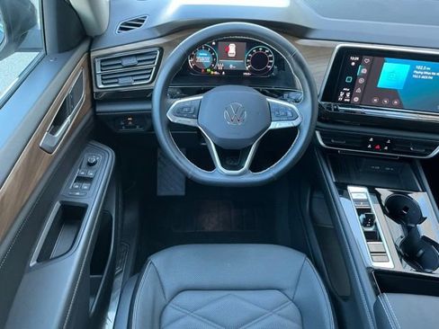 Used 2025 Volkswagen Atlas SE image 11