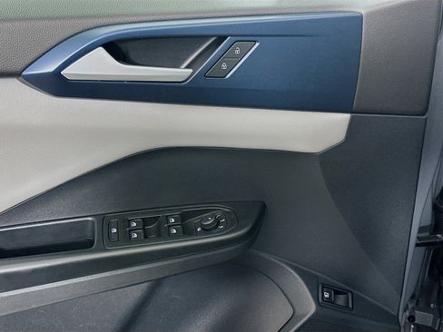 Used 2023 Volkswagen Taos SE w/ Panoramic Sunroof Package image 15