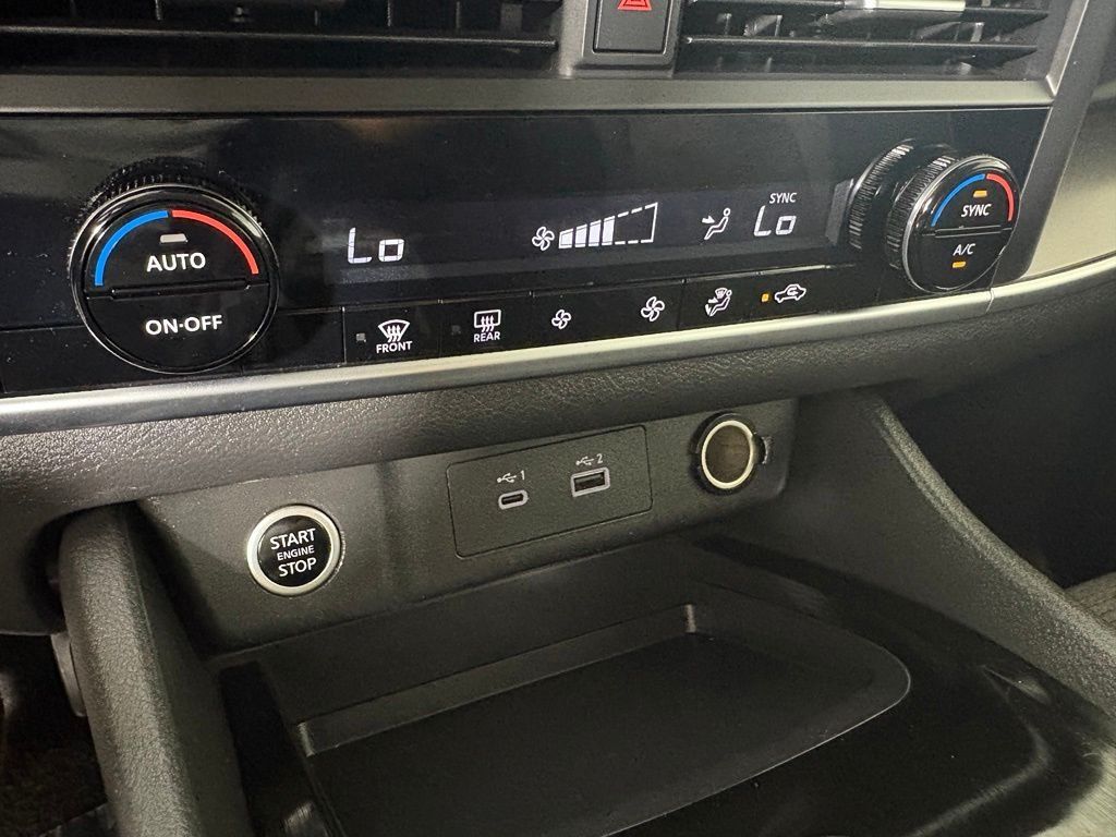 Used 2023 Nissan Rogue SV FWD image 32