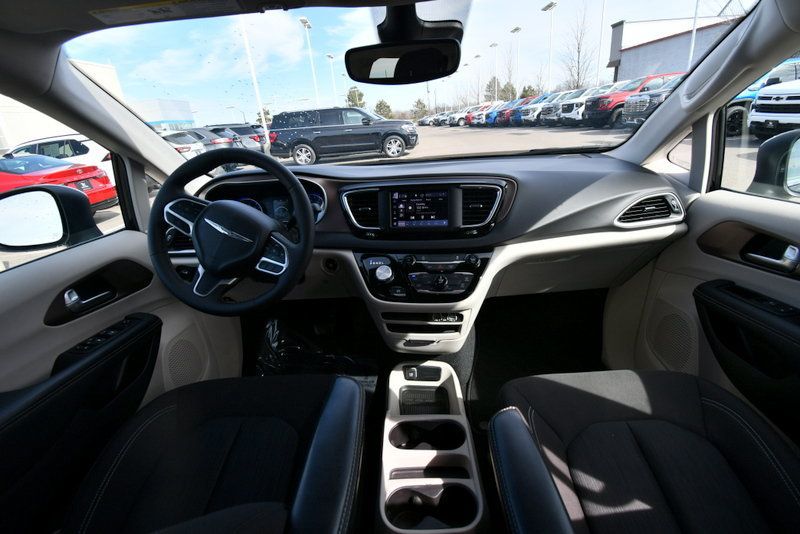 Used 2024 Chrysler Voyager LX FWD image 3