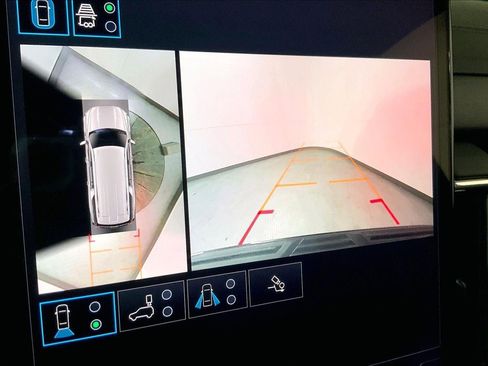 Used 2025 GMC Yukon XL Denali image 21