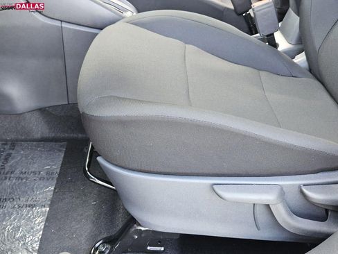 New 2025 Nissan Kicks Play S image 18