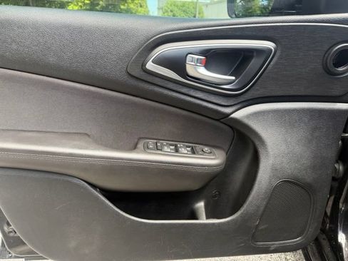 Used 2015 Chrysler 200 Limited w/ Convenience Group FWD image 11
