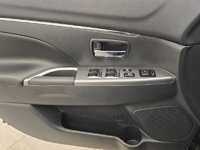 Used 2024 Mitsubishi Outlander Sport SE AWD/4WD image 32