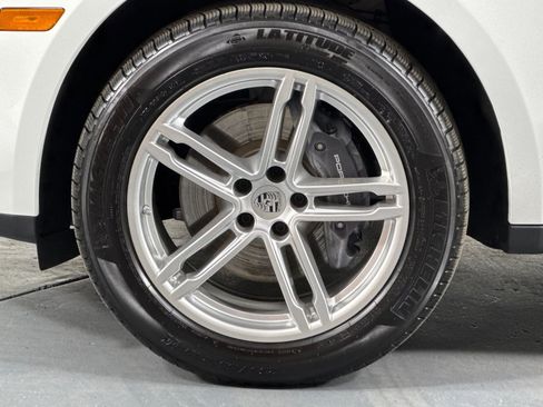 Certified 2025 Porsche Macan image 32
