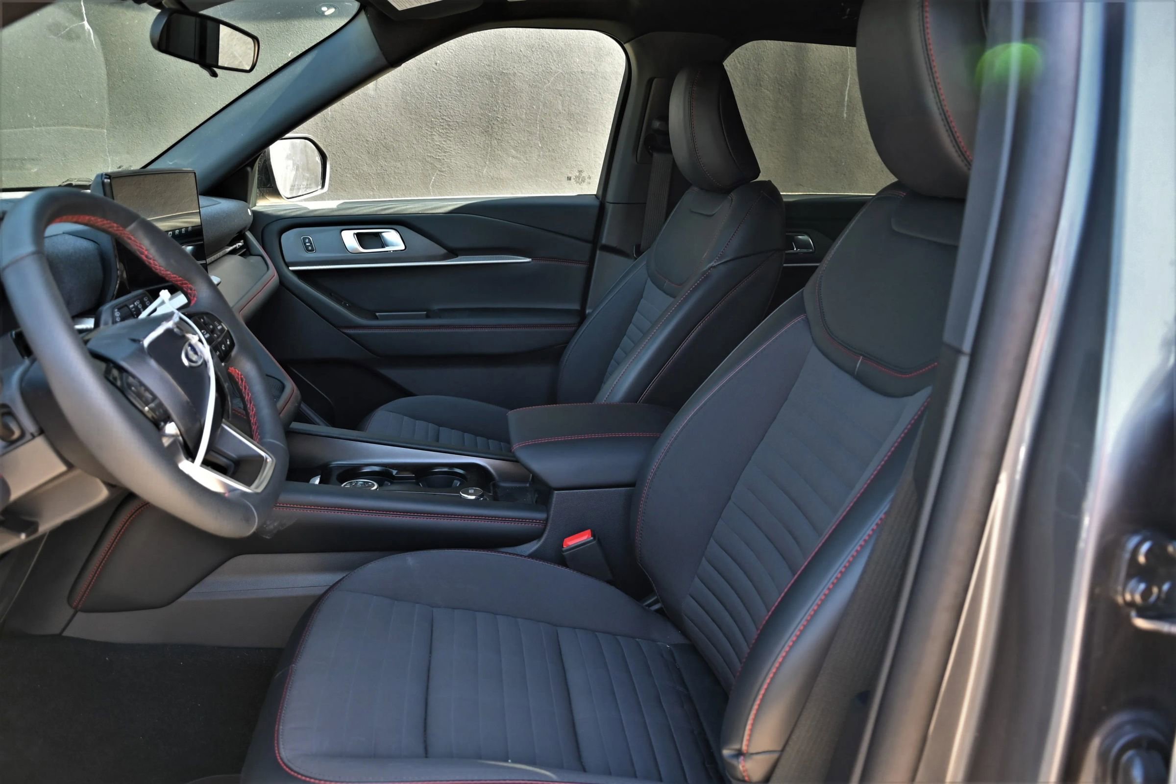 Used 2025 Ford Explorer ST-Line AWD/4WD image 15