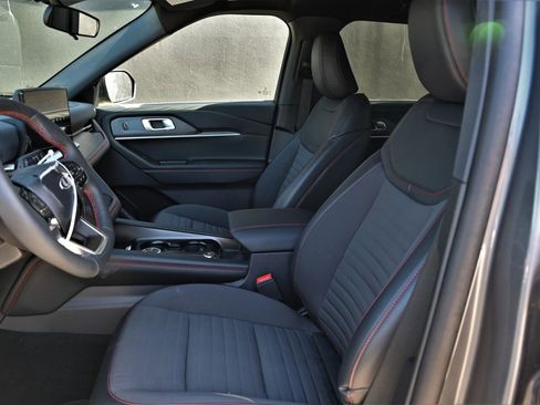 Used 2025 Ford Explorer ST-Line image 15