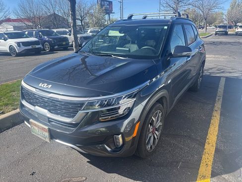 Used 2022 Kia Seltos SX w/ Sunroof Package image 3