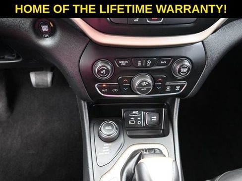 Used 2018 Jeep Cherokee Limited AWD/4WD image 35