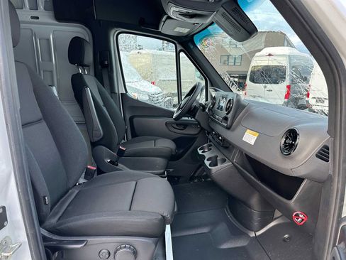 Used 2024 Mercedes-Benz Sprinter 2500 image 10