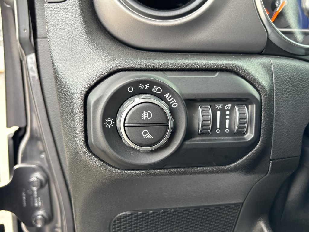 Used 2021 Jeep Gladiator Sport AWD/4WD image 31