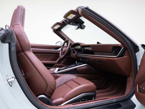 Used 2025 Porsche 911 Carrera 4 GTS image 30