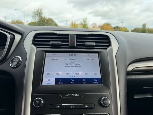 Used 2020 Ford Fusion SEL image 12