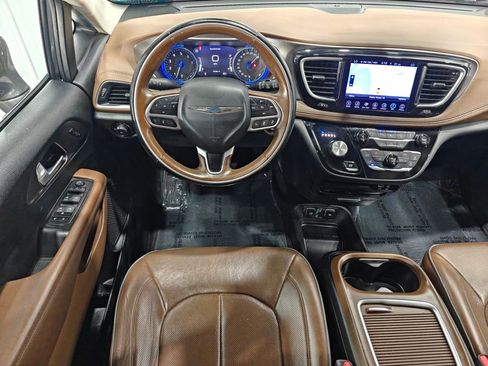 Used 2017 Chrysler Pacifica Limited FWD image 4