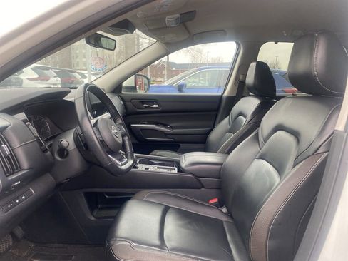 Used 2023 Nissan Pathfinder SL image 14