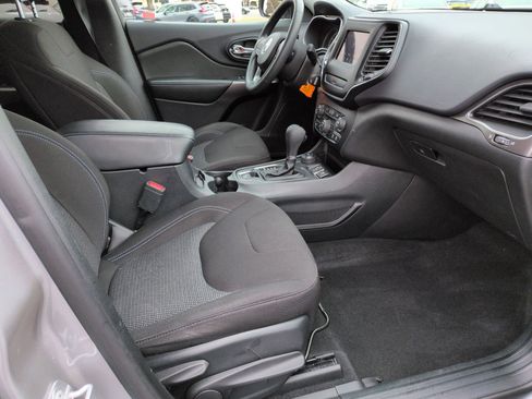 Used 2019 Jeep Cherokee Latitude w/ Popular Appearance Group image 31