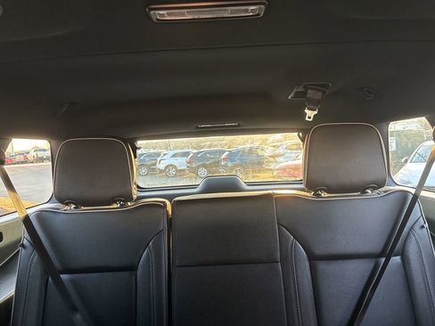 Used 2024 GMC Yukon XL SLT image 29