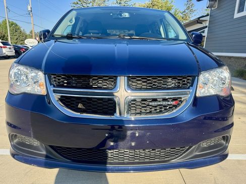 Used 2015 Dodge Grand Caravan SXT w/ UConnect Hands-Free Group image 3